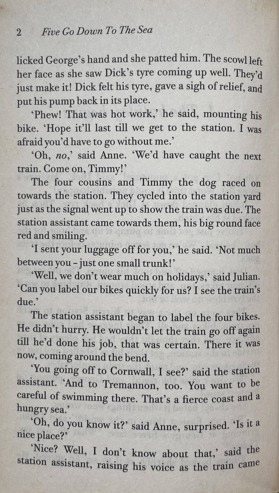 The Famous Five #12 Five Go Down to the Sea